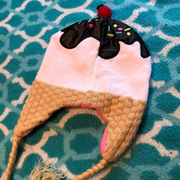 Sundae Hat - Picture 3 of 3